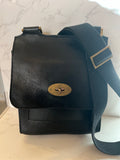 Pre Loved Mulberry Vintage Antony Messenger Bag in Black