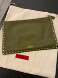 Pre Loved Valentino Garavani Rockstud Leather clutch in Olive