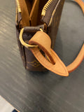 Pre Loved Louis Vuitton Pochette Accessoires in Monogram Canvas - Excellent