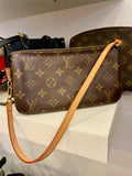 Pre Loved Louis Vuitton Pochette Accessoires in Monogram Canvas - Excellent