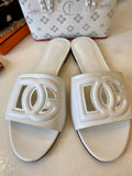Pre Loved Dolce & Gabbana White Leather Logo Slides UK5