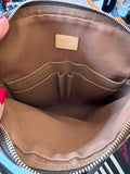 Pre Loved Louis Vuitton Trotteur Beaubourg Shoulder / Crossbody Bag in Monogam Canvas