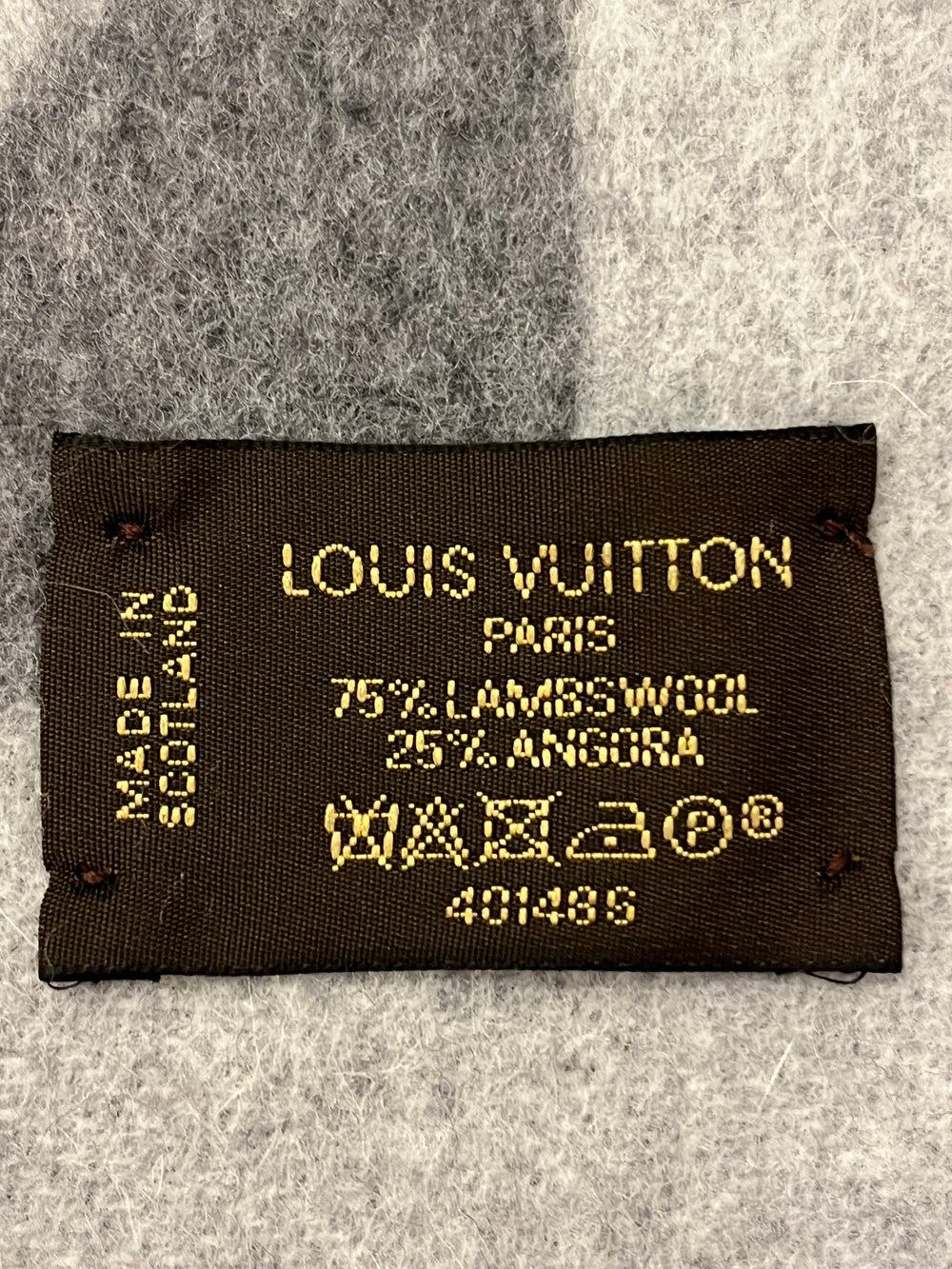 Pre Loved Louis Vuitton Lambswool Cardiff Monogram Scarf with box