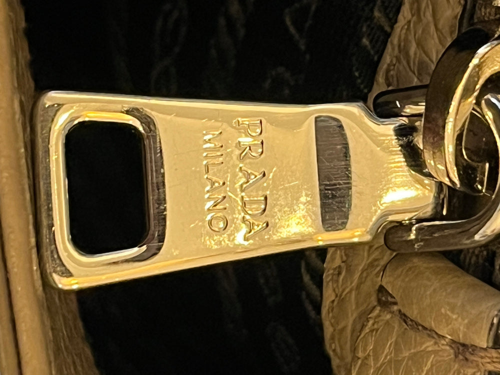 Pre Loved Prada Crossbody in Clay with 2 Straps (excellent)