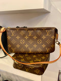 Pre Loved Louis Vuitton Pochette Accessoires in Monogram Canvas - Excellent