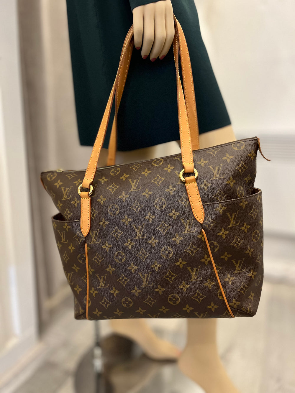 Pre Loved Louis Vuitton Vintage Monogram Totally Bag