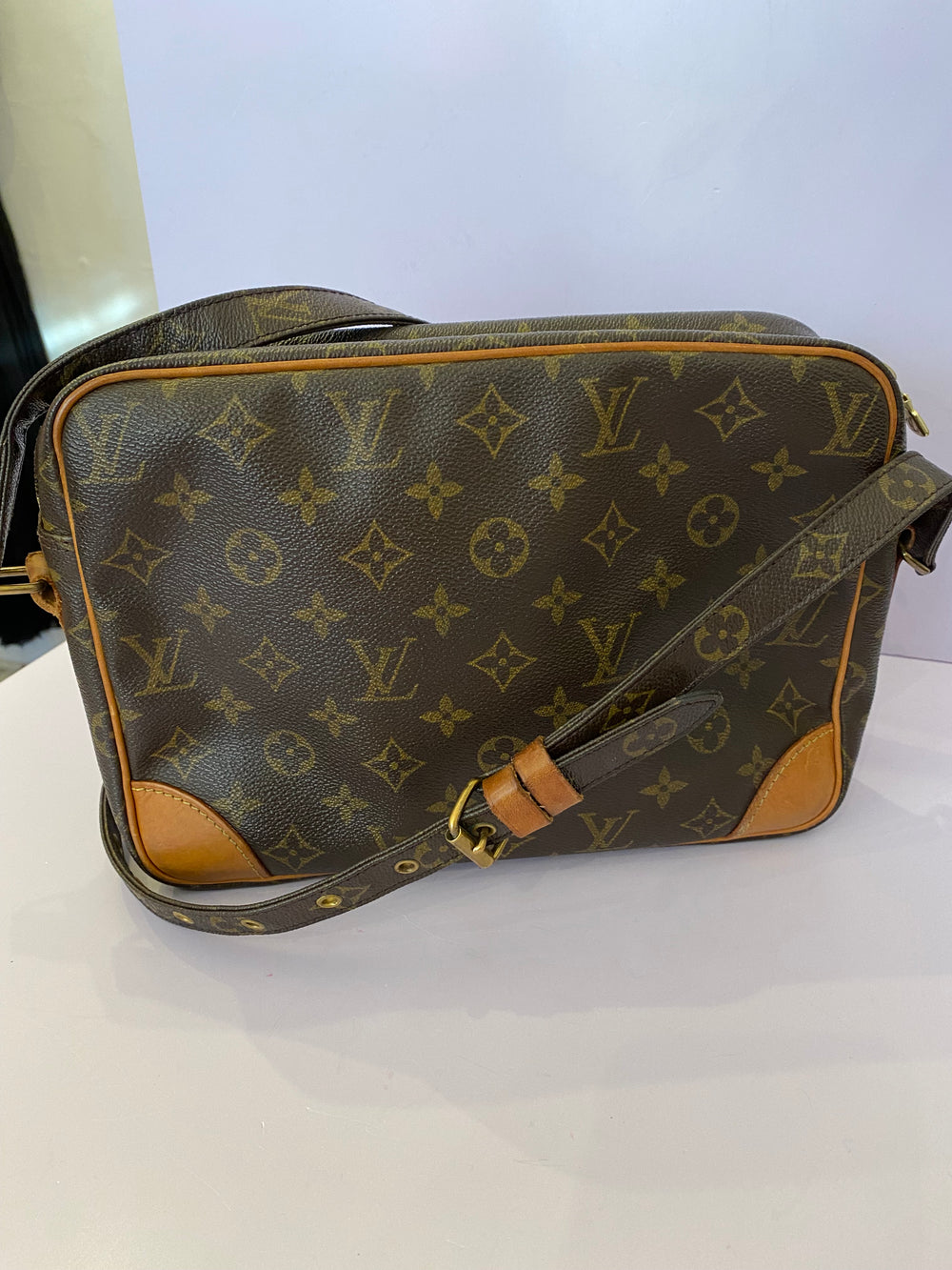 Pre Loved Louis Vuitton Vintage Monogram  Nile Shoulder Messenger Bag