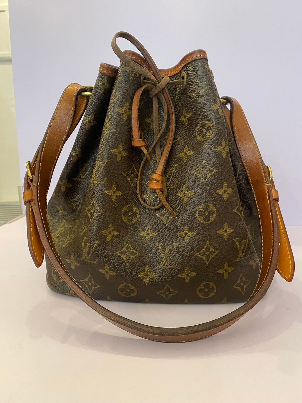 Pre Loved Louis Vuitton Vintage  Noe Monogram Bucket Bag