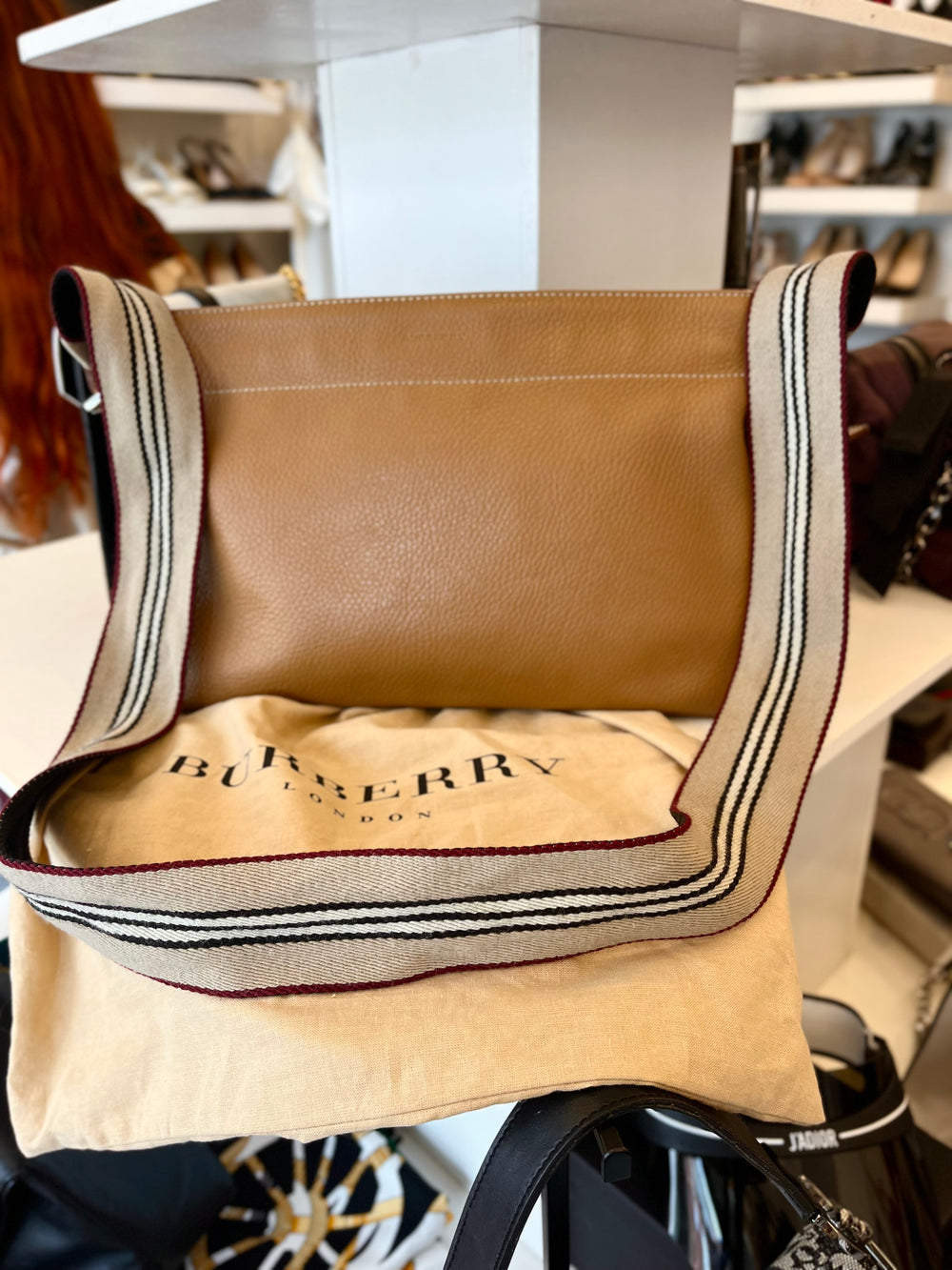 Pre Loved Burberry Leather Crossbody Messenger Bag