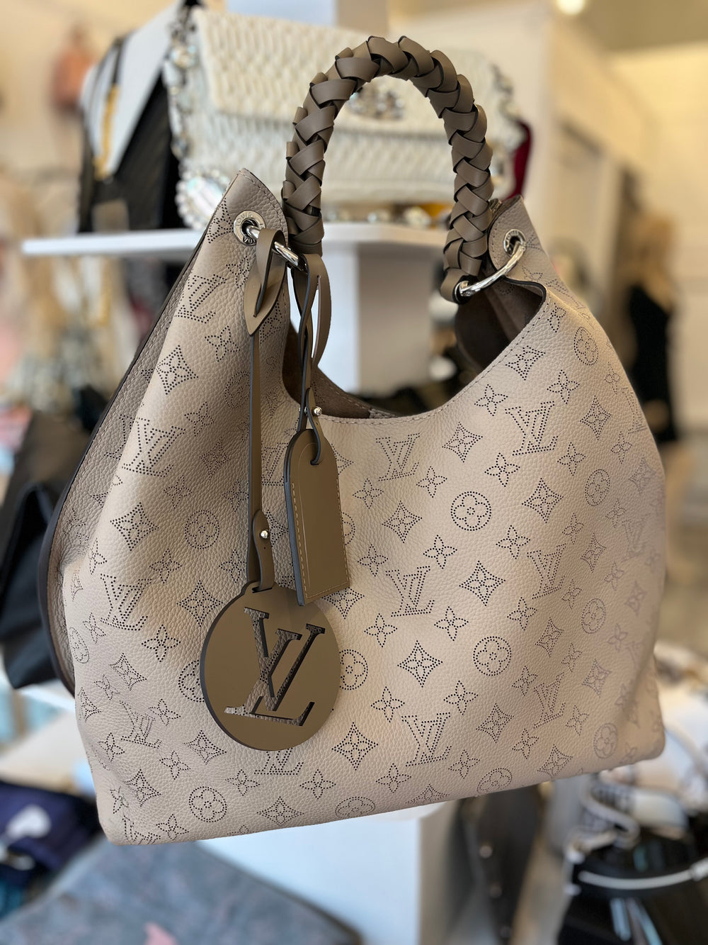 Pre Loved Louis Vuitton Carmel Hobo in Beige (excellent)