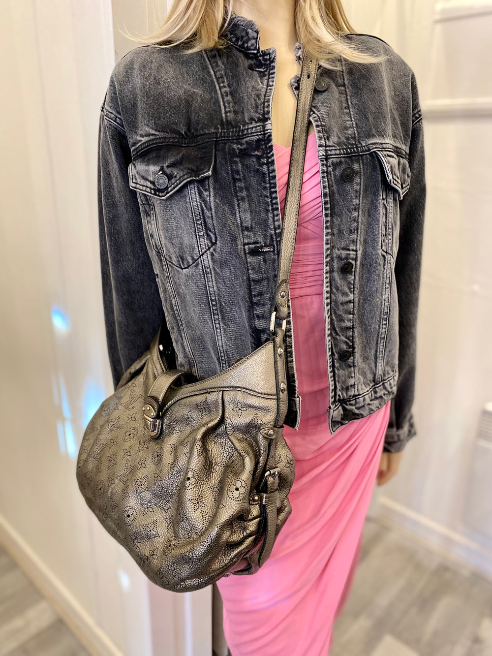 Pre Loved Louis Vuitton Pewter Metallic Mahina Leather Crossbody