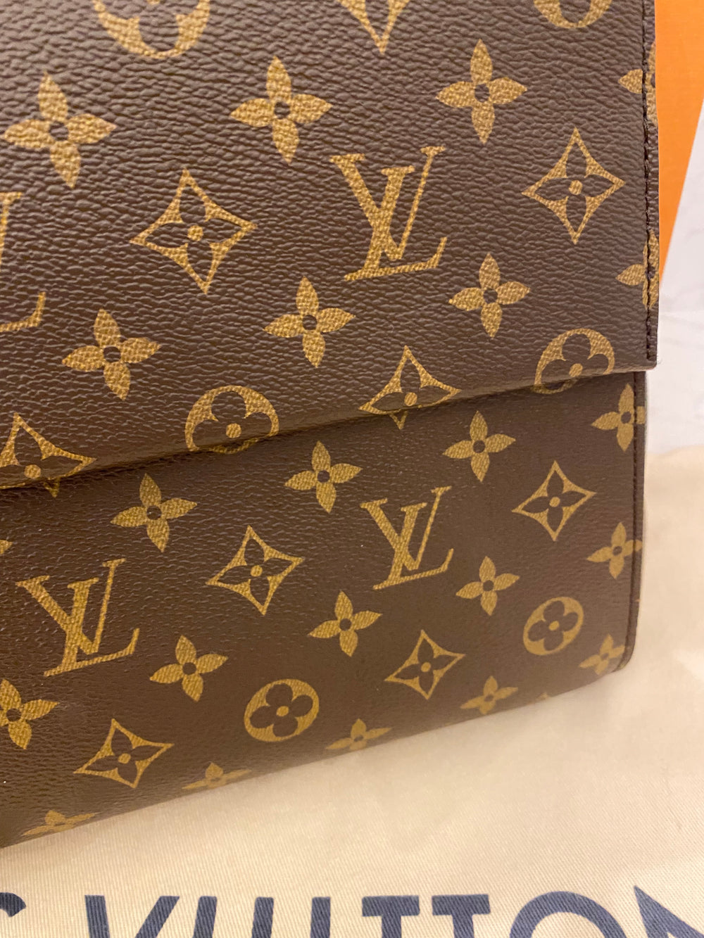 Pre Loved Louis Vuitton Cluny MM Monogram Handbag (pristine) **reserved**
