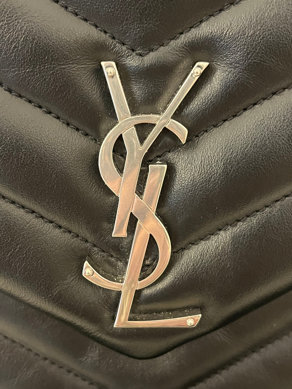 Pre Loved Yves Saint Laurent Medium Lou Lou Bag in Black - Excellent