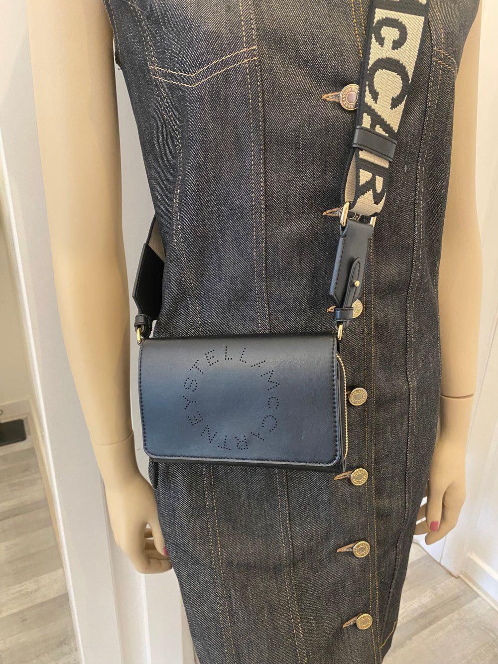 Pre Loved Stella McCartney Logo Crossbody Wallet (excellent)