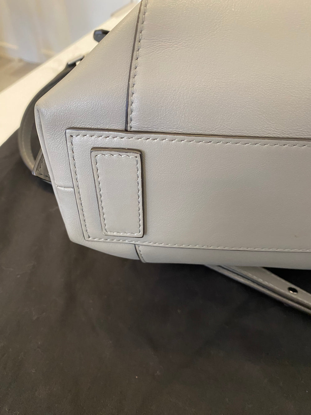 Pre Loved Givenchy Small Soft Grey Antigona  (excellent)