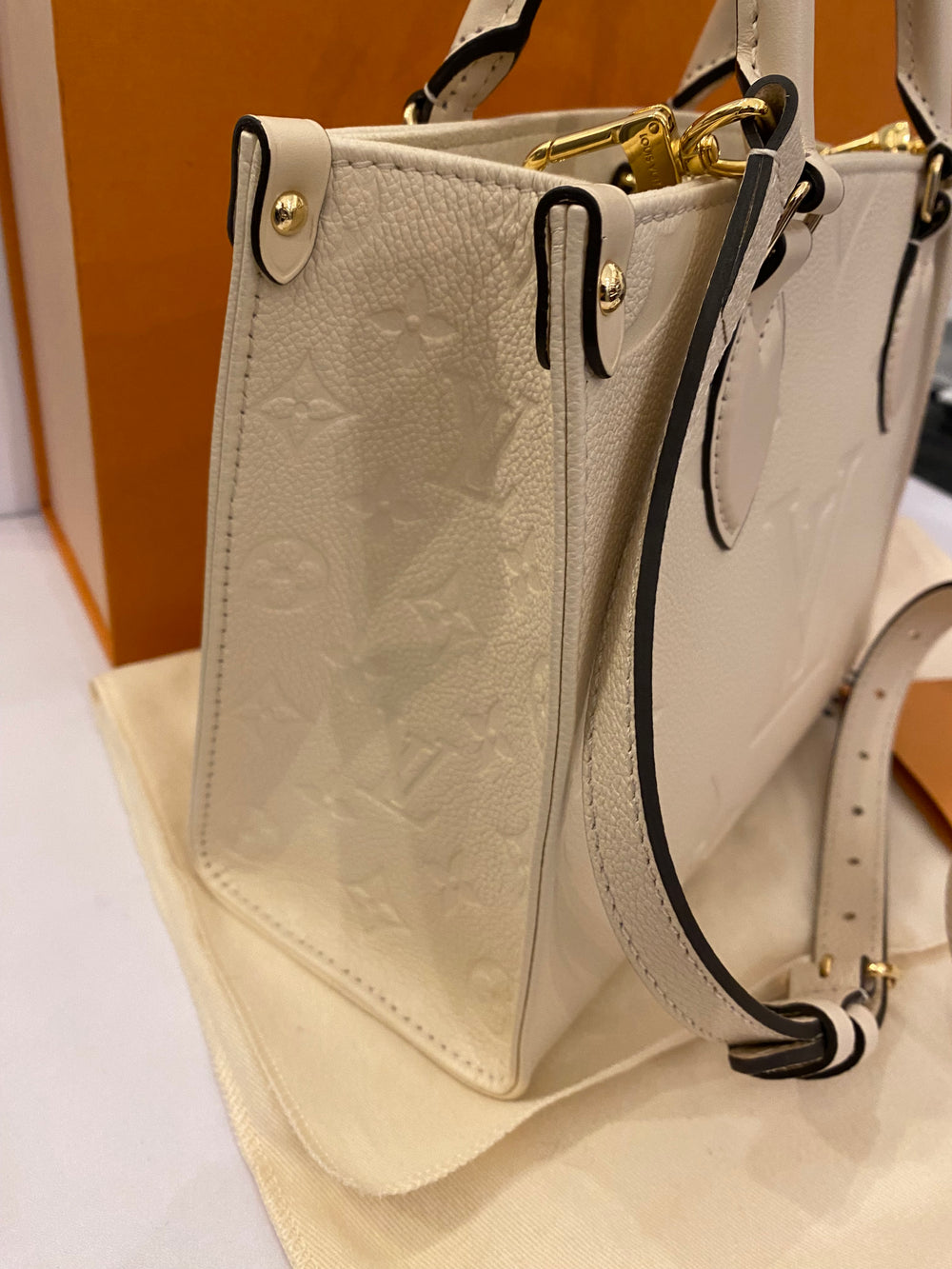 Pre Loved Louis Vuitton Cream On The Go PM Tote (as new)