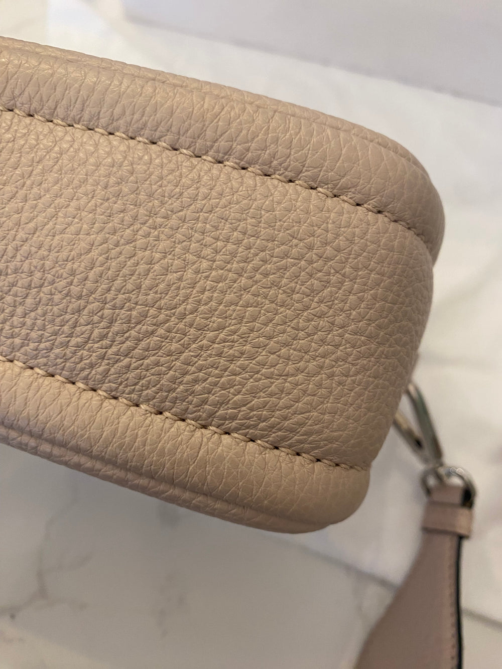 Pre Loved Prada Vitello Daino Logo Crossbody in Pale Dusky Pink - Excellent