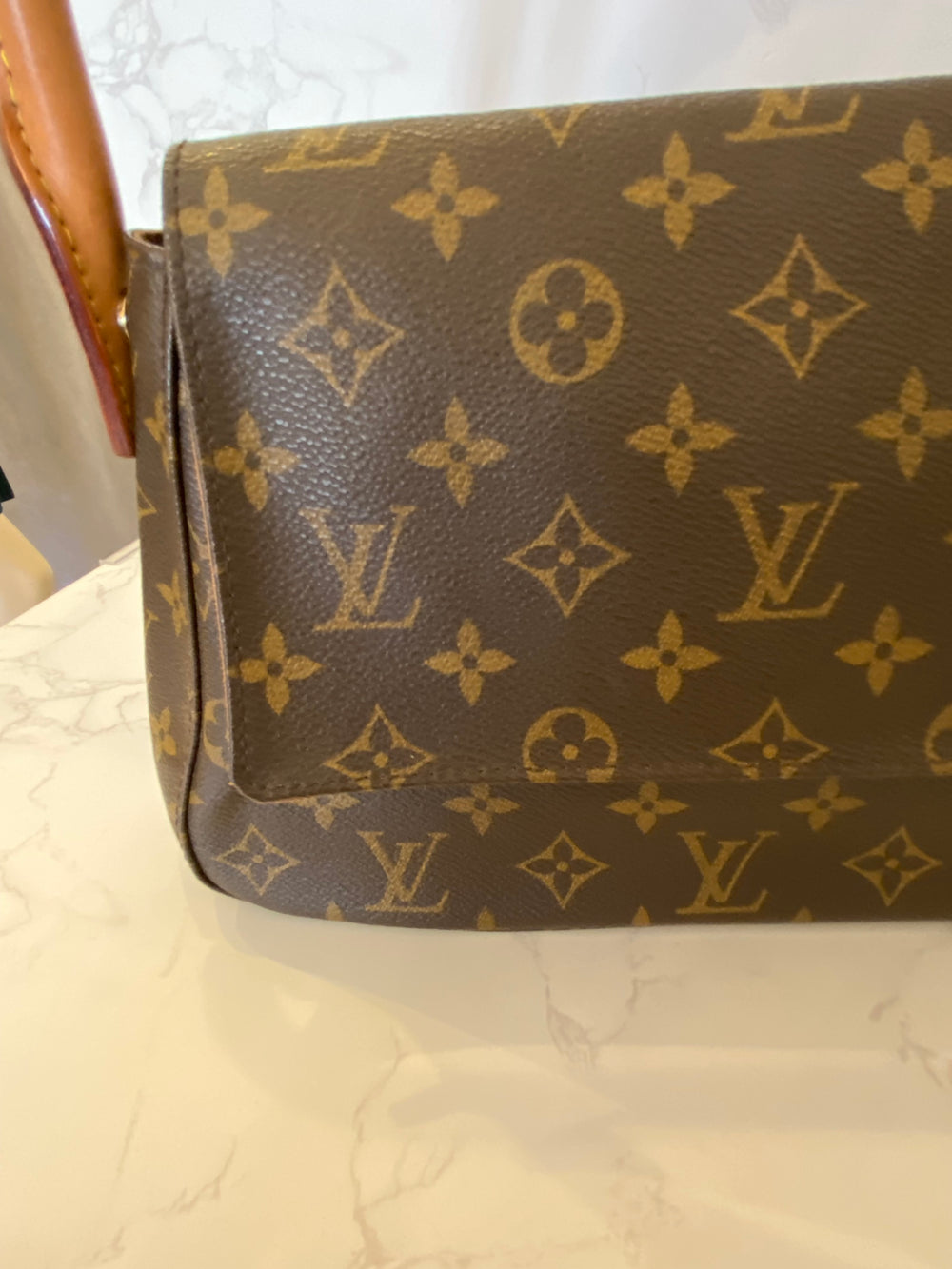 Pre Loved Louis Vuitton Vintage Monogram Looping Shoulder Bag