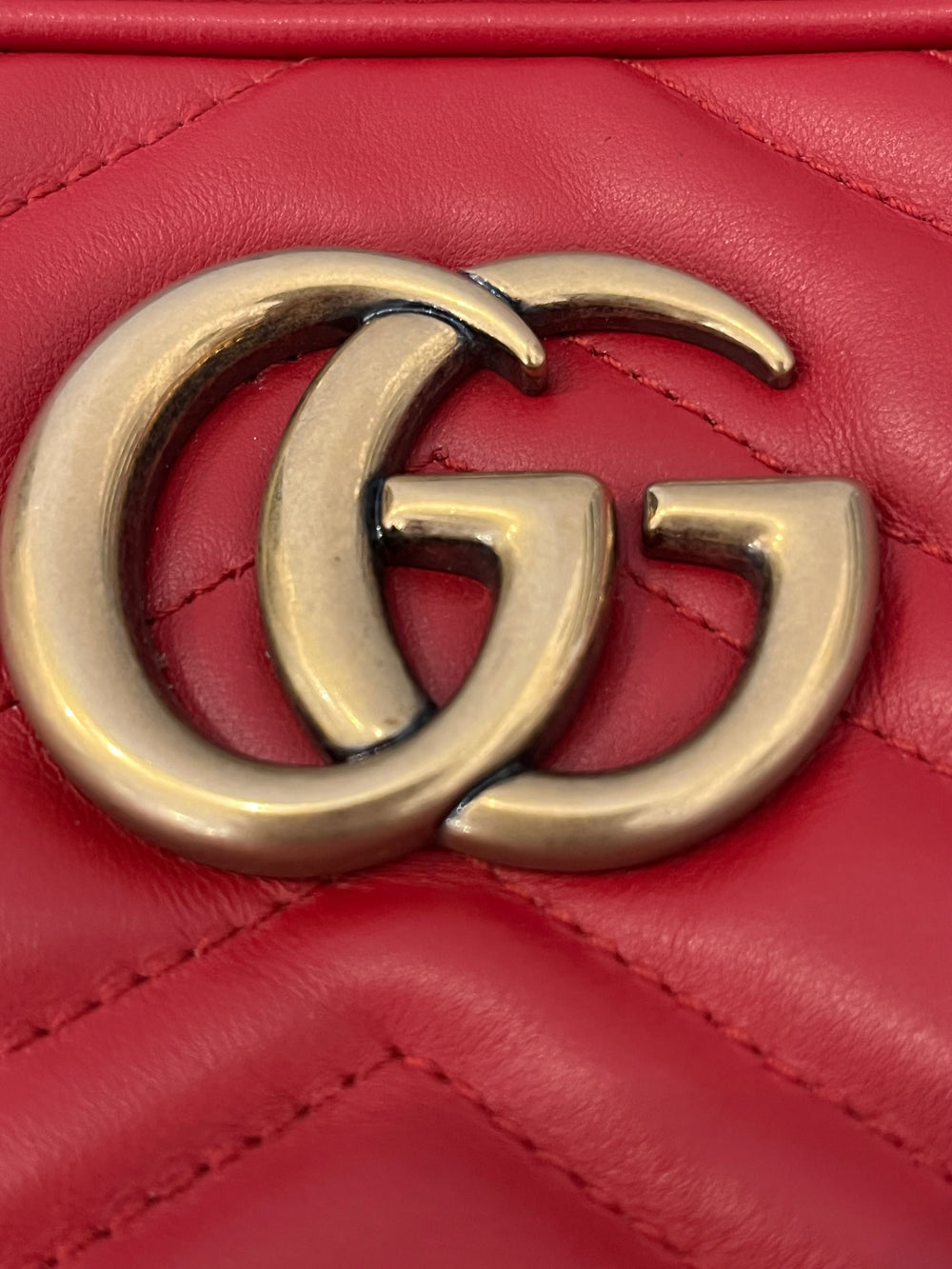 Pre Loved Gucci GG Marmont Matelasse Shoulder/Crossbody in Red (excellent)