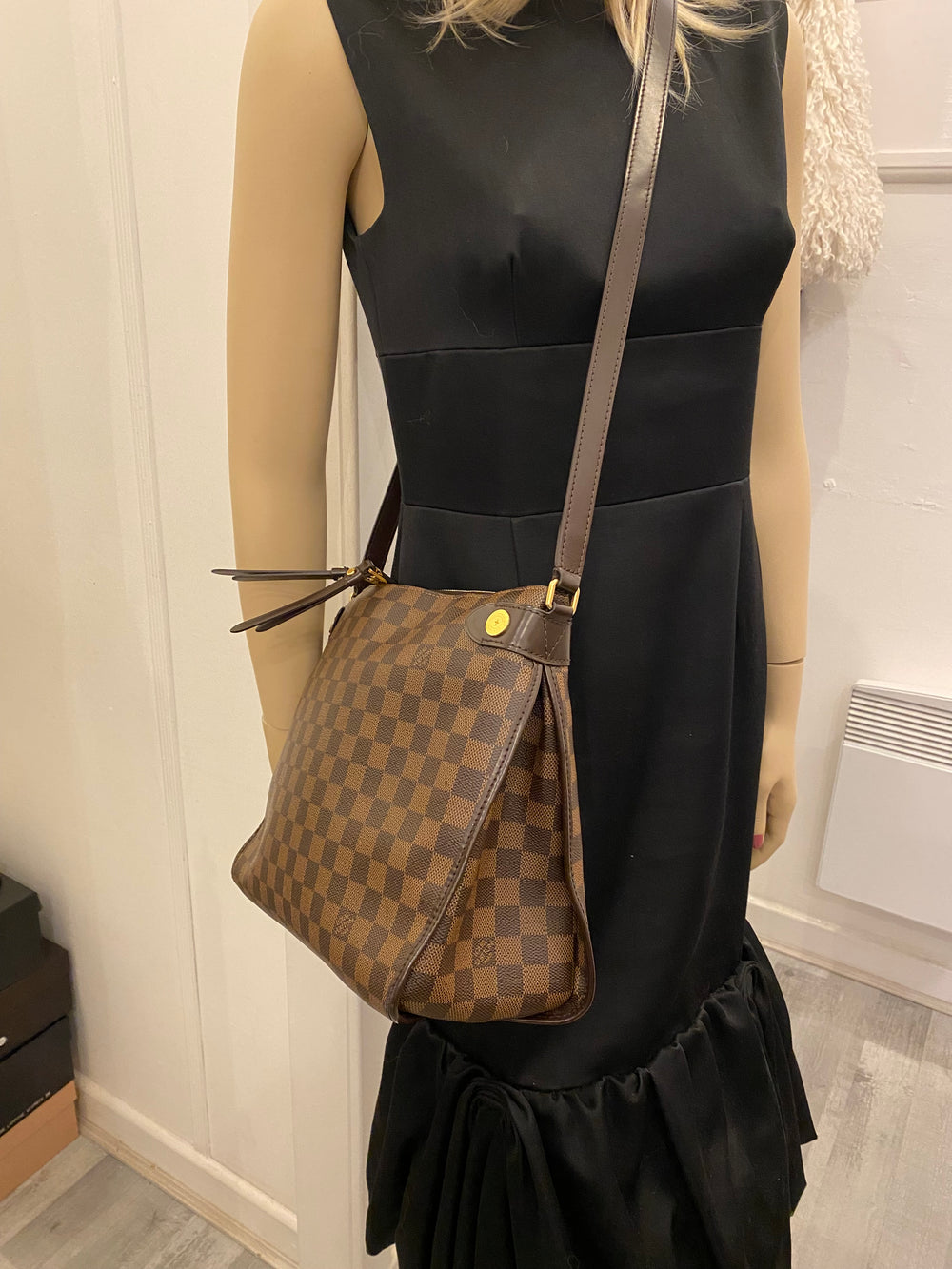 Pre Loved Louis Vuitton Duomo Handbag in Damier Ebene Coated Canvas (excellent)