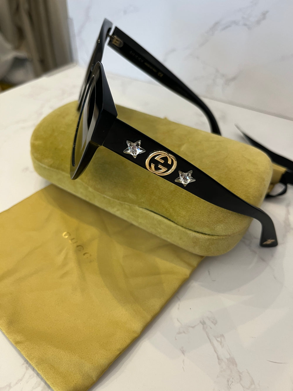 Pre Loved Gucci GG0208s Sunglasses