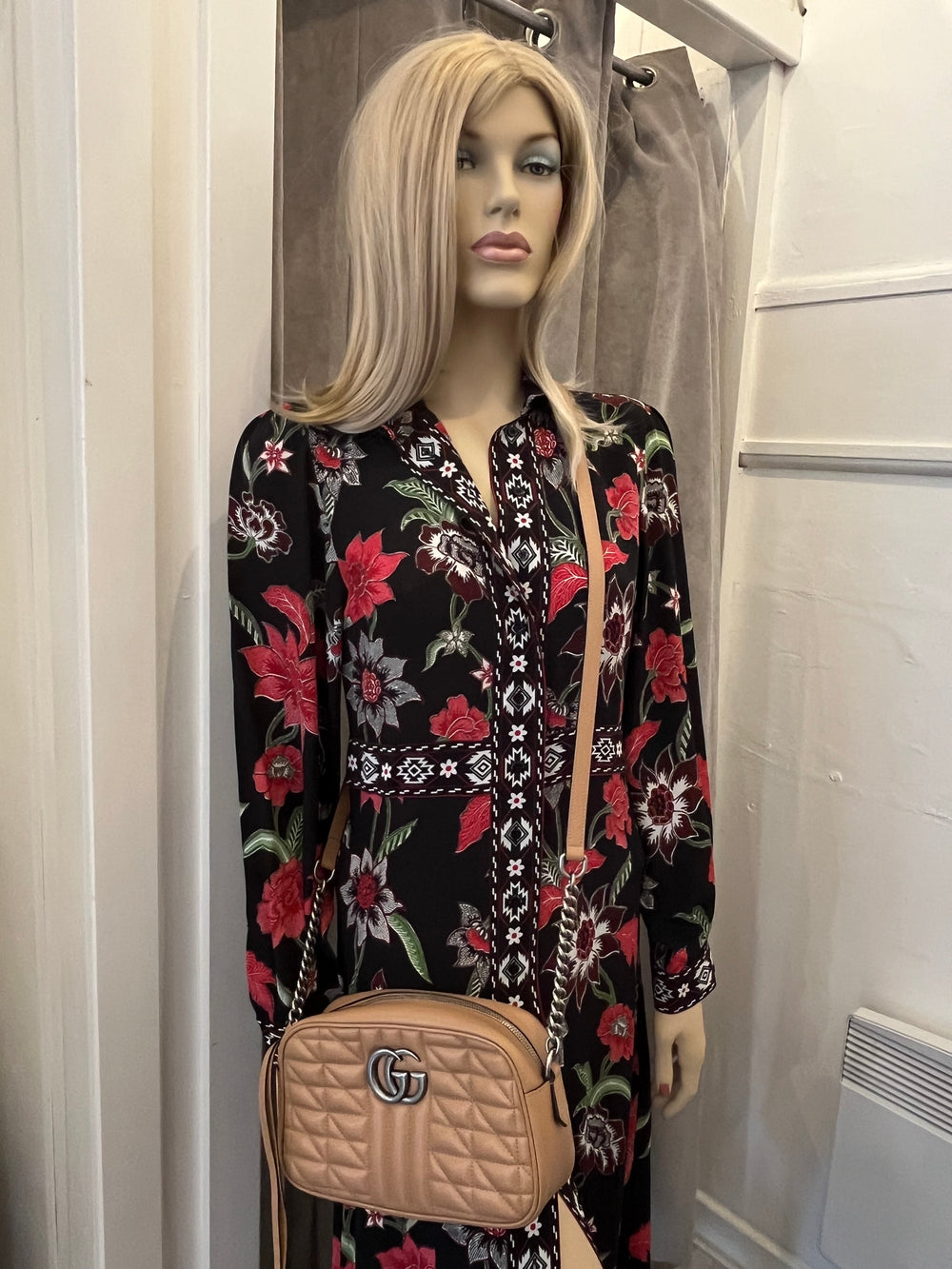 Pre Loved Gucci GG Marmont Matelasse Chain Shoulder/Crossbody Camera Bag in Biscuit