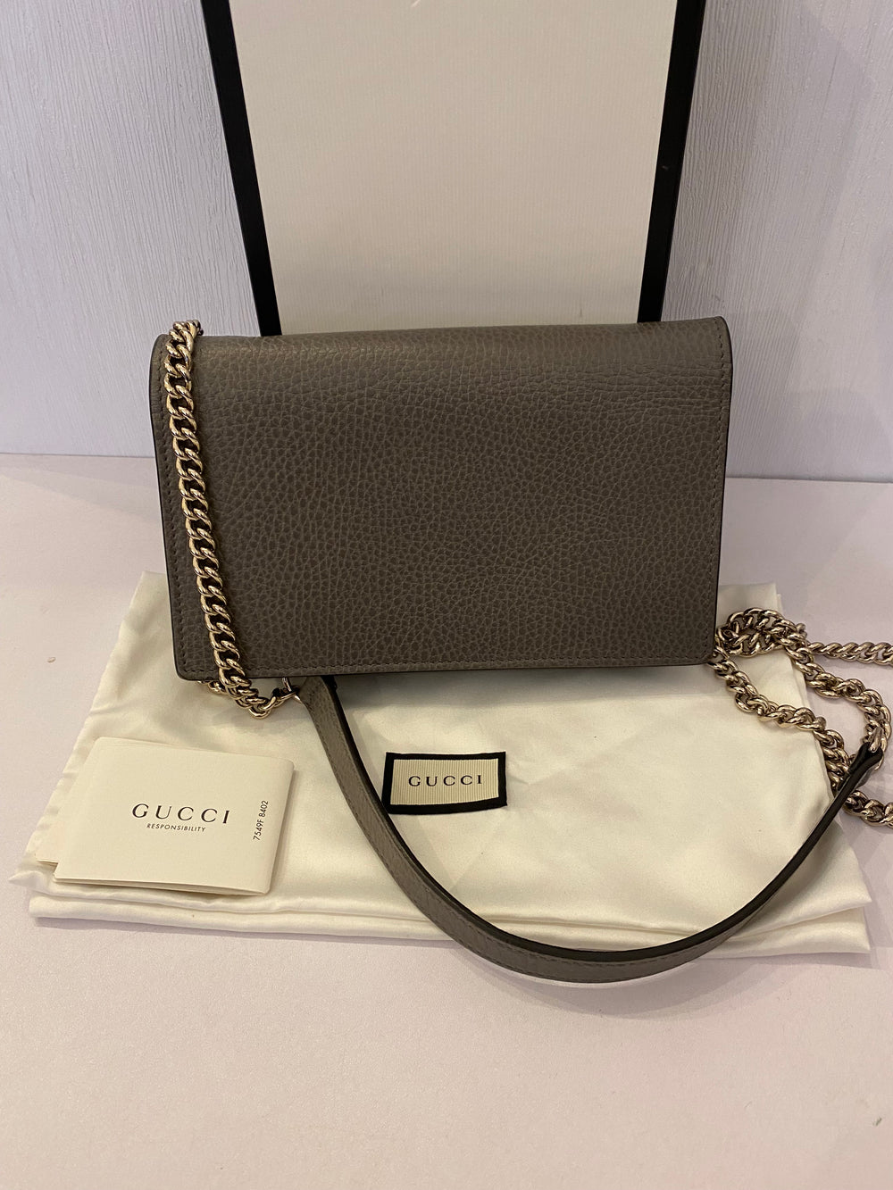 Pre Loved Gucci Interlocking Leather Wallet on Chain in Dollar Grey (excellent)