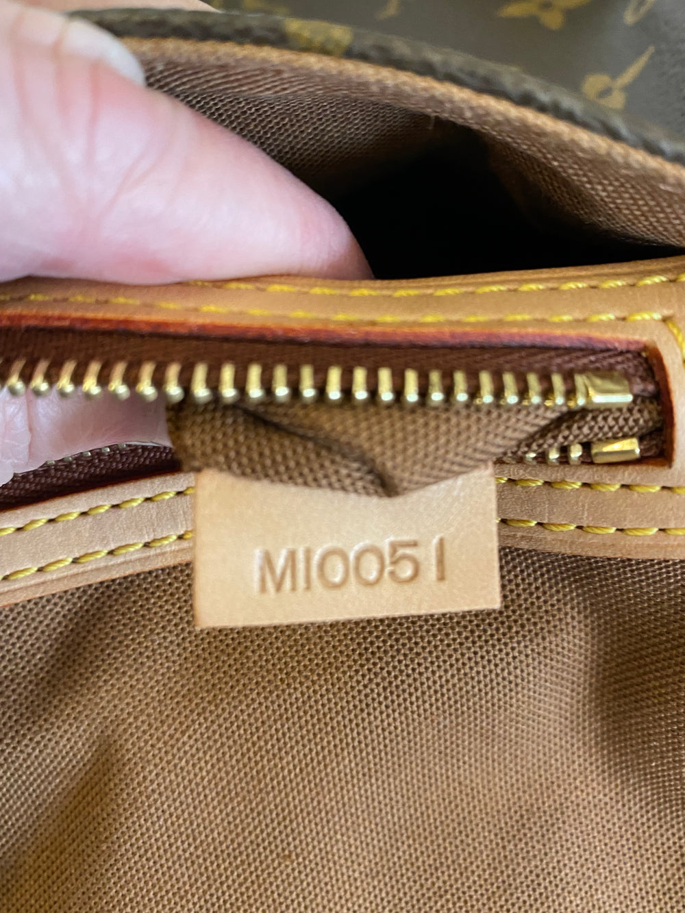 Pre Loved Louis Vuitton Vintage Monogram Looping Shoulder Bag