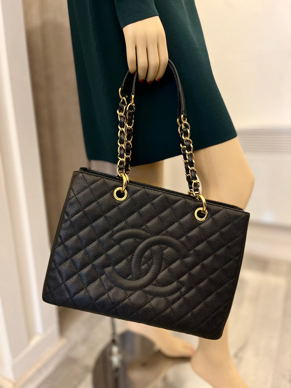 Pre Loved Chanel GST Grand Shopper Tote in Black Cavier Leather - Excellent