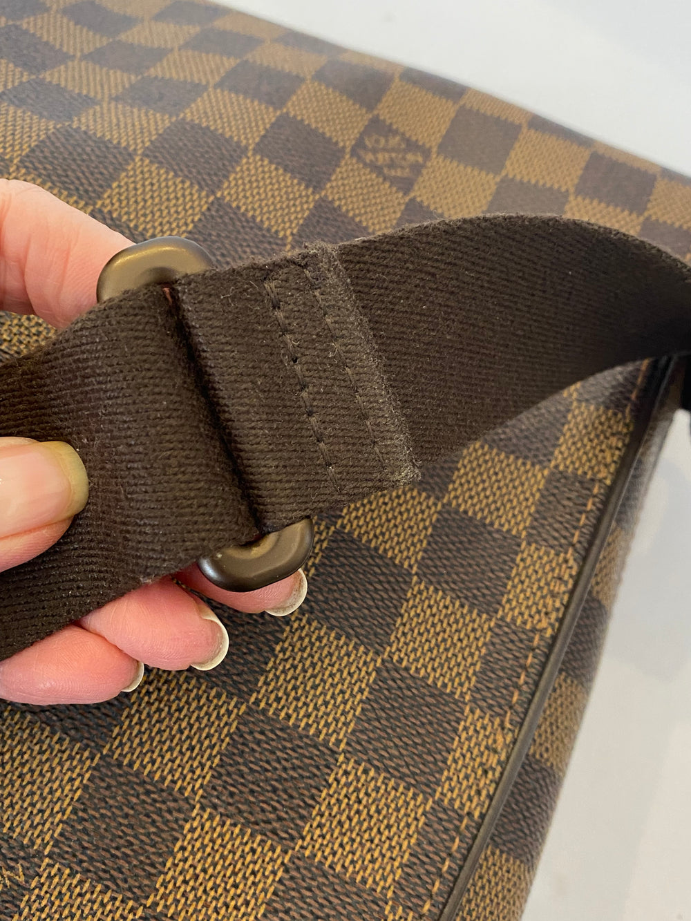 Pre Loved Louis Vuitton Brooklyn Unisex Messenger Bag