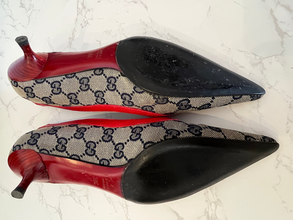 Pre Loved Gucci Vintage GG Kitten Heels UK5