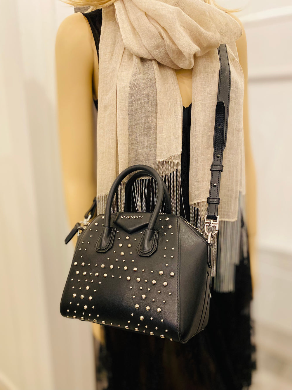 Pre Loved Givenchy Antigona Studded Small in Black