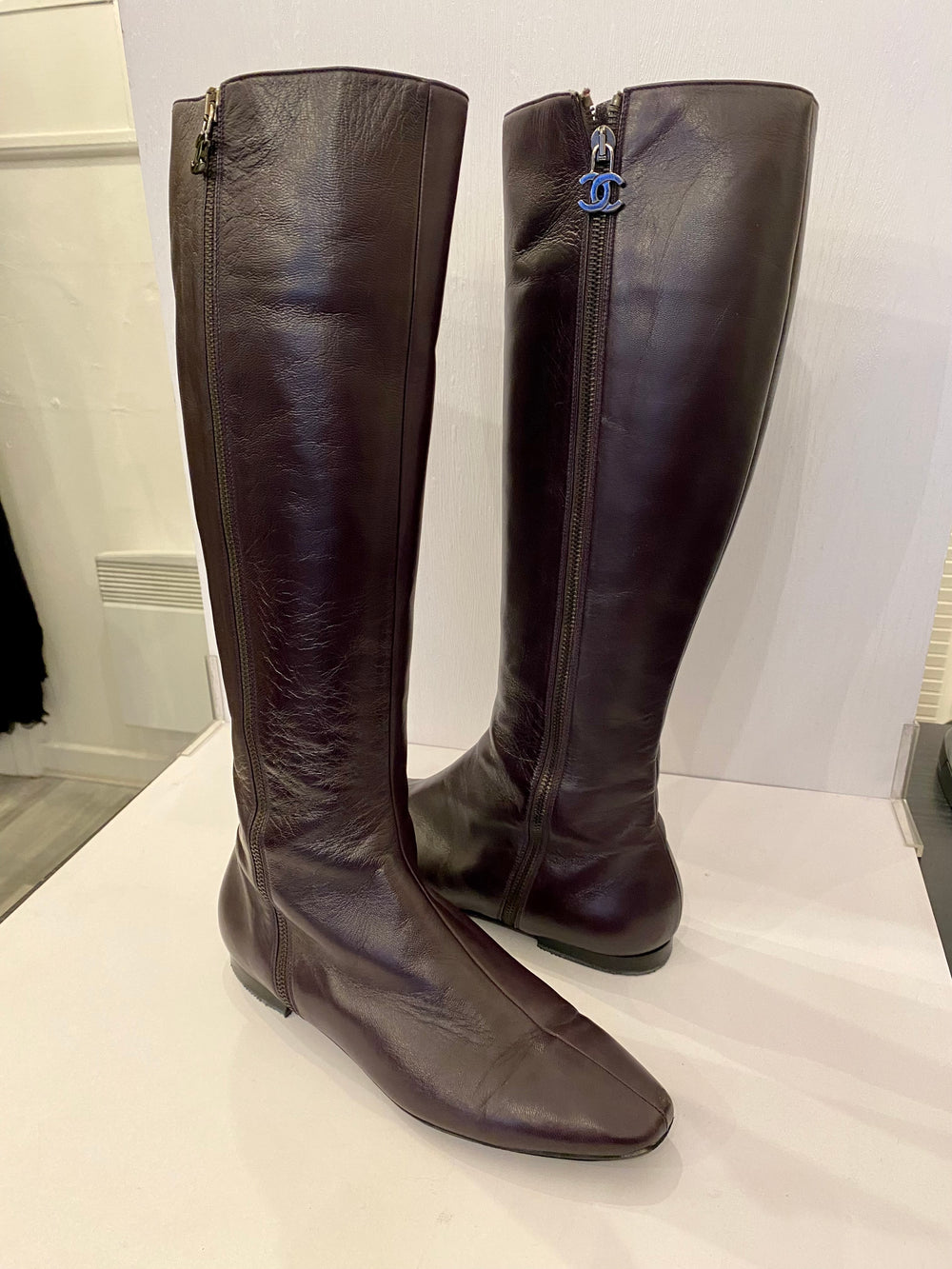 Pre Loved Chanel Flat Purple Boots Size Uk7 (fit – Twice