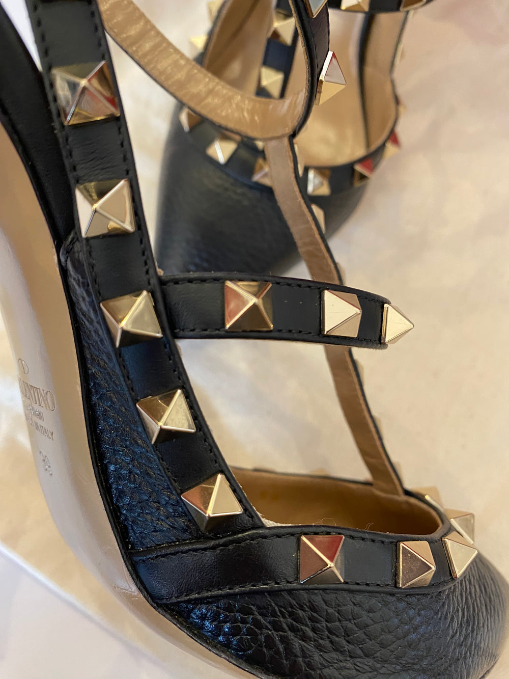 Pre loved Valentino Garavani Black Rockstud Heels uk6