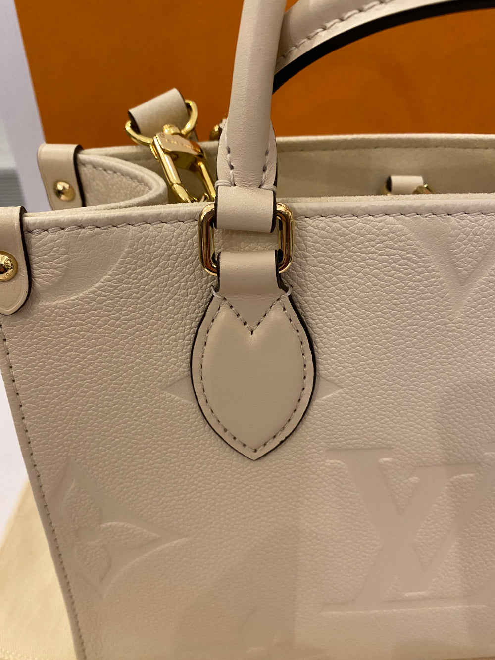 Pre Loved Louis Vuitton Cream On The Go PM Tote (as new)