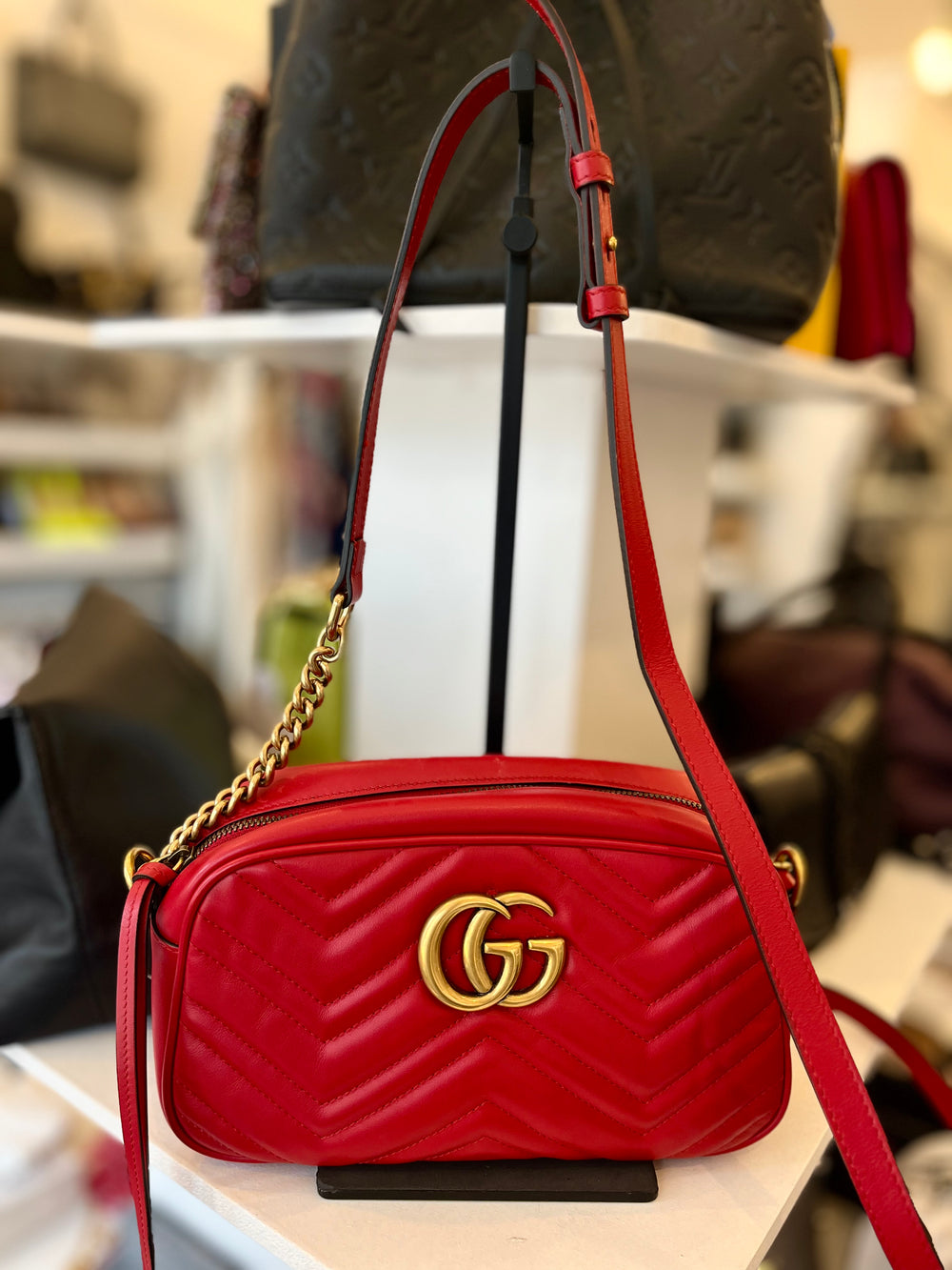 Pre Loved Gucci GG Marmont Matelasse Shoulder/Crossbody in Red (excellent)