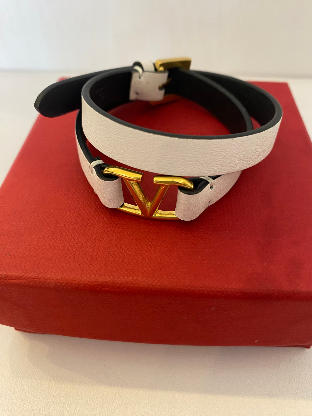 Valentino Garavani V logo bracelet in white leather