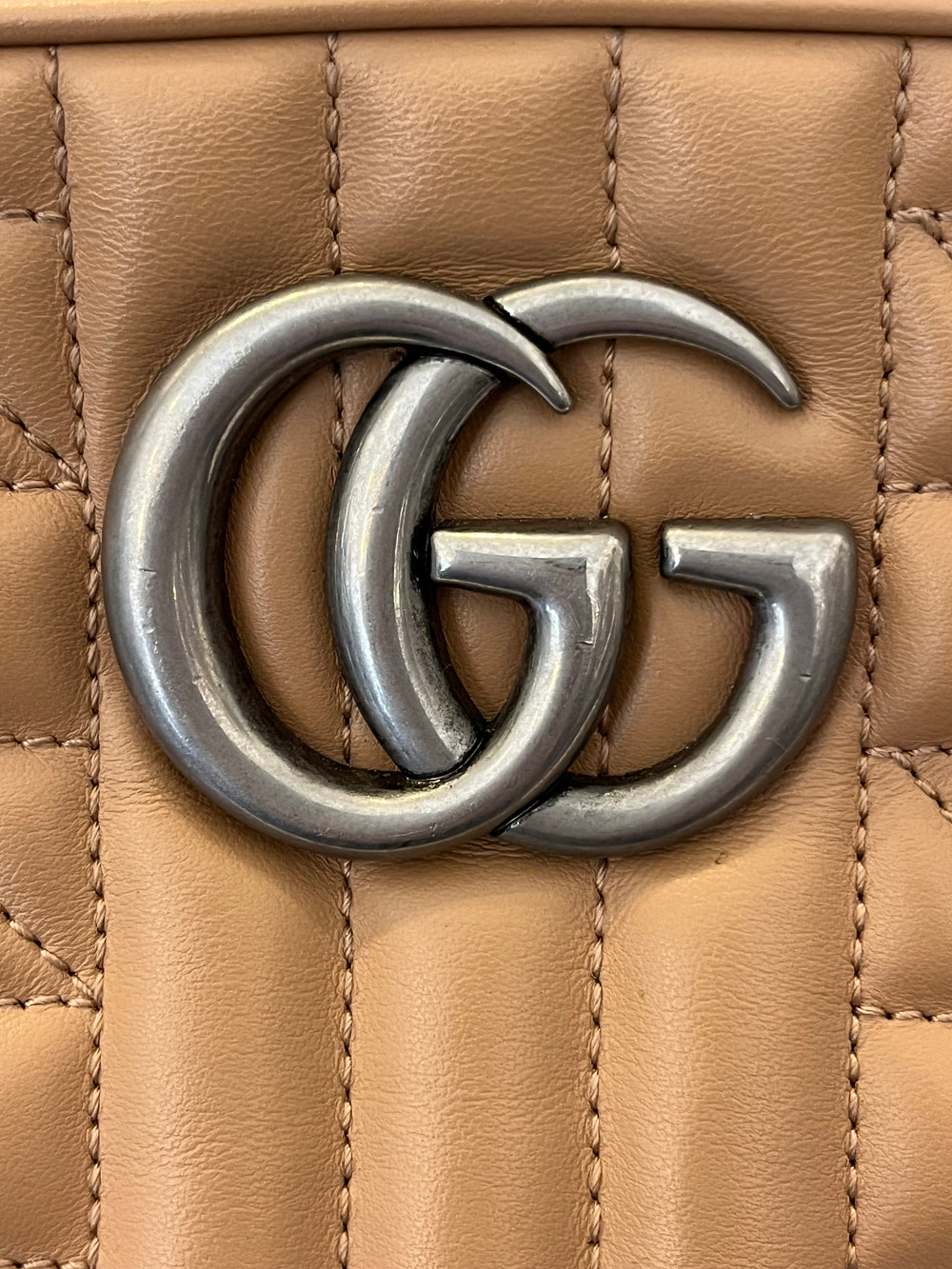 Pre Loved Gucci GG Marmont Matelasse Chain Shoulder/Crossbody Camera Bag in Biscuit
