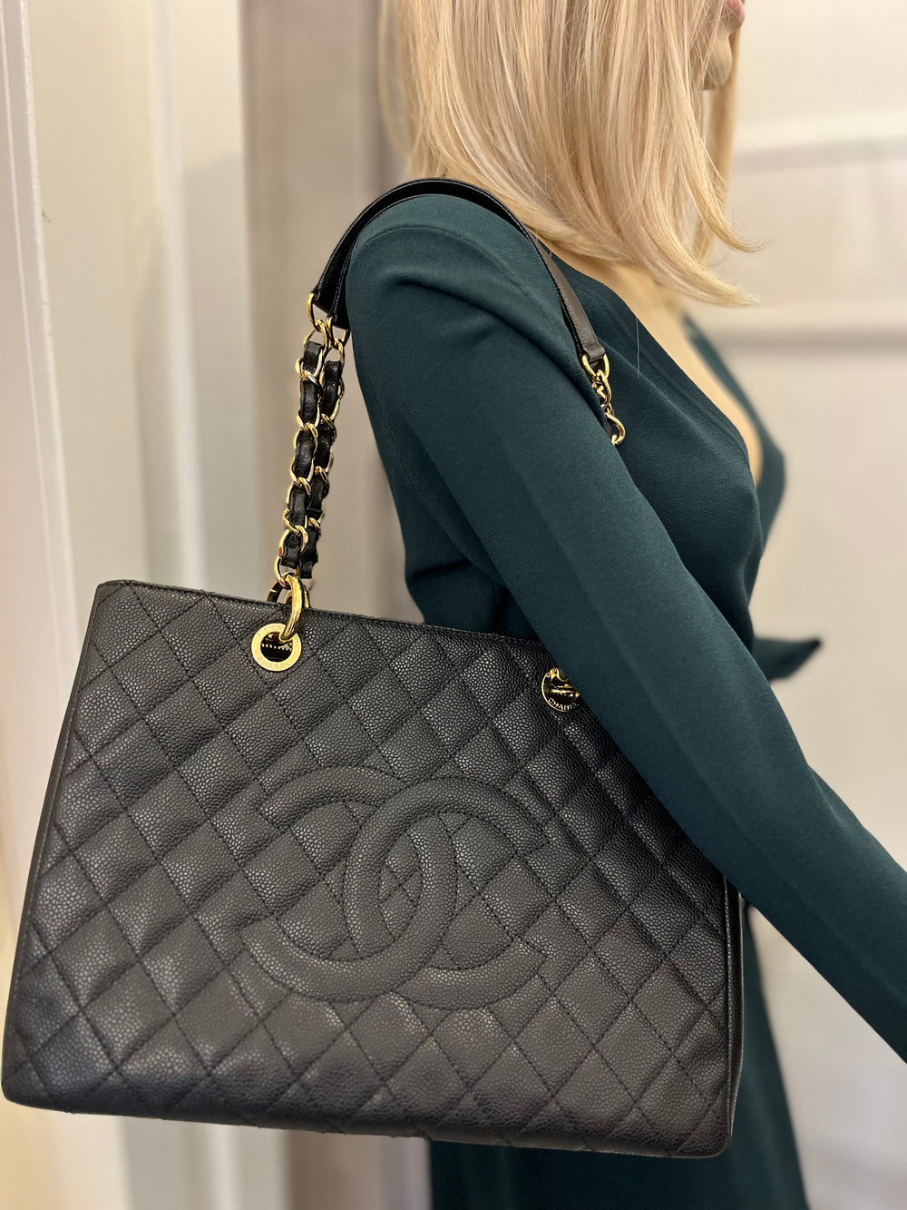 Pre Loved Chanel GST Grand Shopper Tote in Black Cavier Leather - Excellent