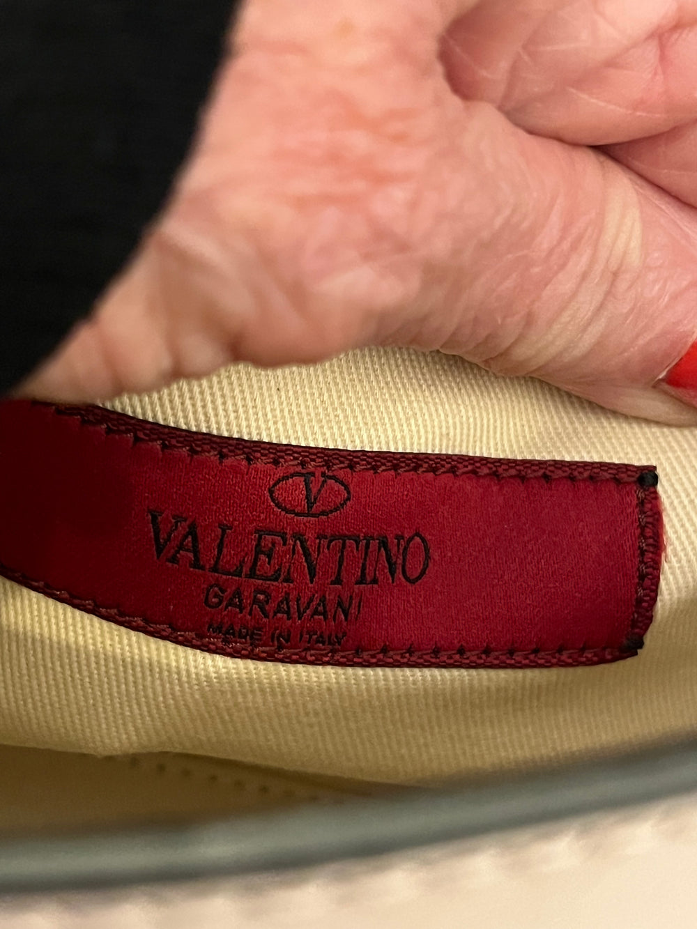 Pre Loved Valentino Garavani Rockstud Leather Crossbody (excellent)