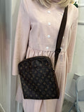 Pre Loved Louis Vuitton Trotteur Beaubourg Shoulder / Crossbody Bag in Monogam Canvas