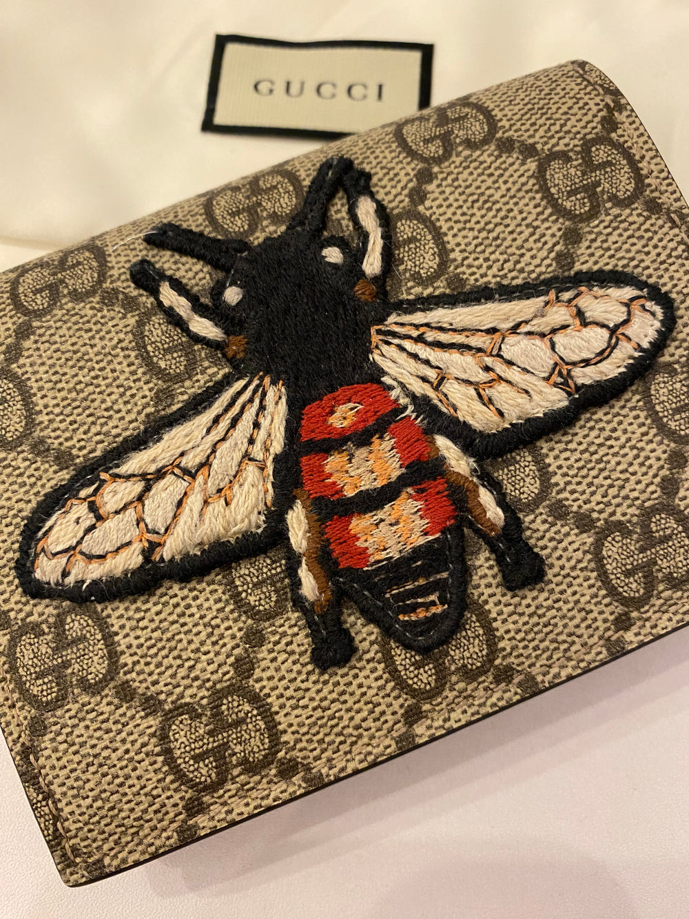 Pre Loved Gucci GG Supreme Bee Embroidered Wallet (excellent)