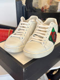 Pre Loved Gucci Ace Lips embroidered sneakers in white UK4
