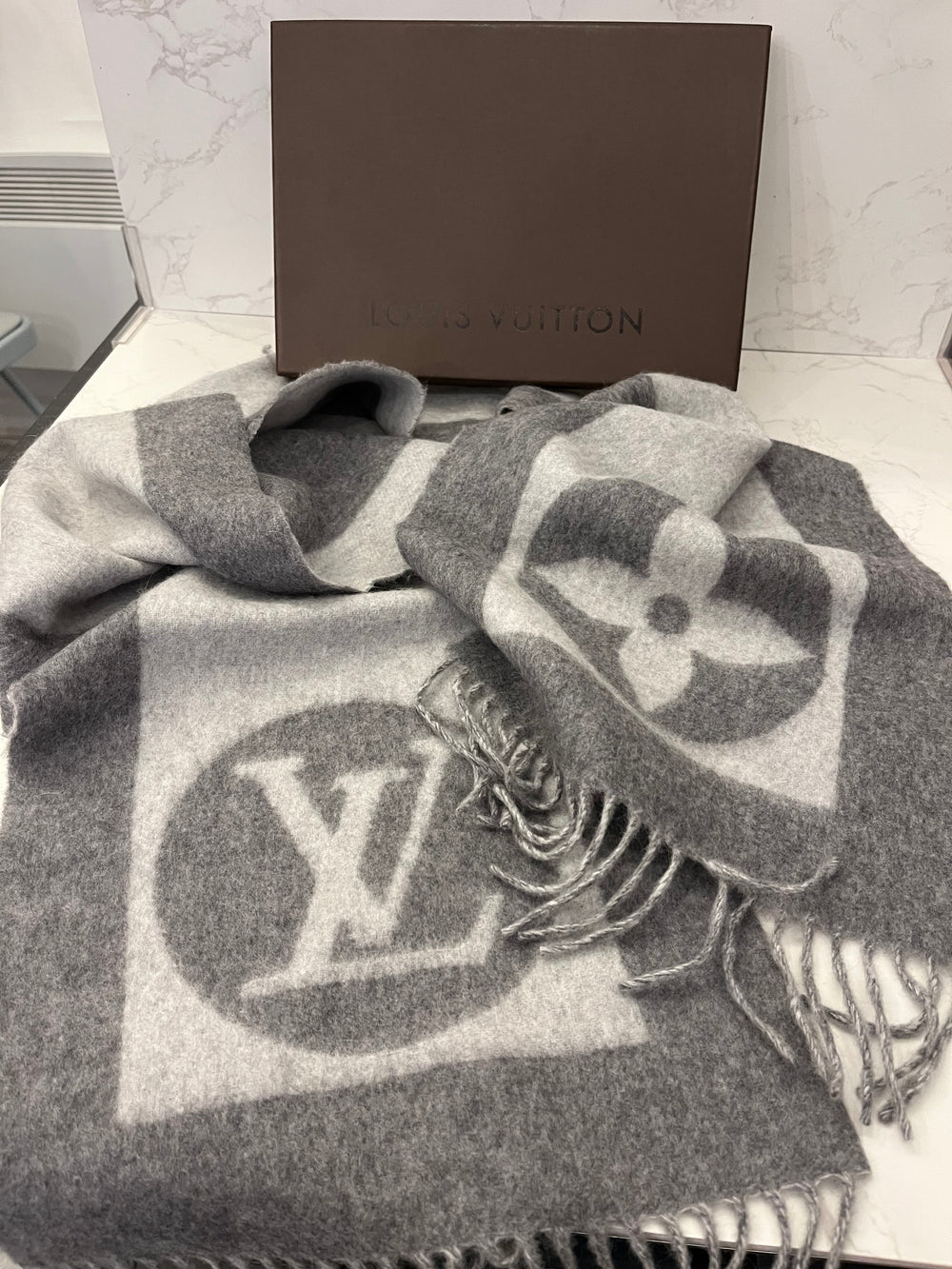 Pre Loved Louis Vuitton Lambswool Cardiff Monogram Scarf with box