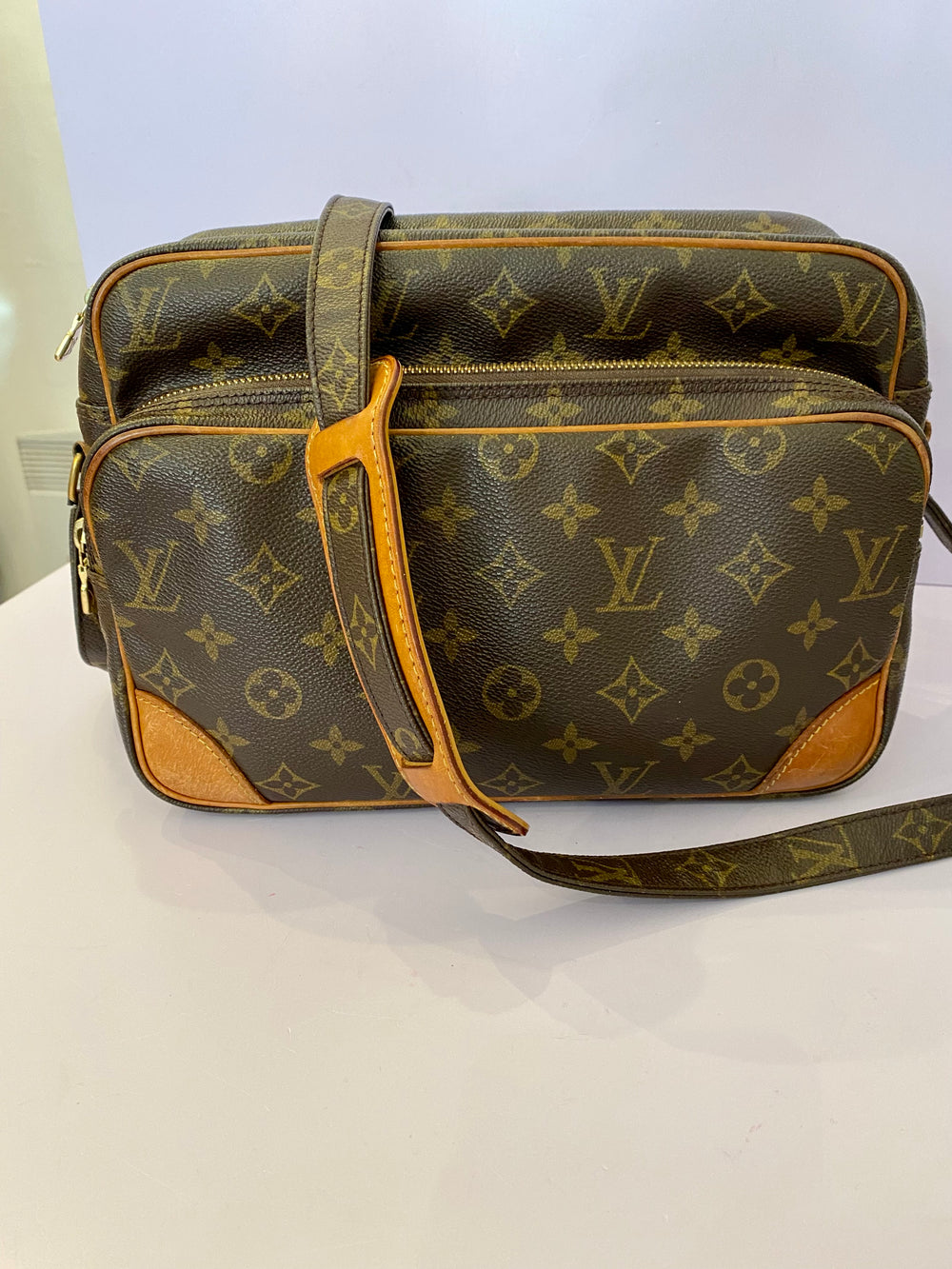 Pre Loved Louis Vuitton Vintage Monogram  Nile Shoulder Messenger Bag