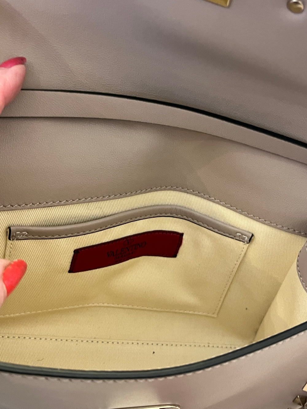 Pre Loved Valentino Garavani Rockstud Leather Crossbody (excellent)
