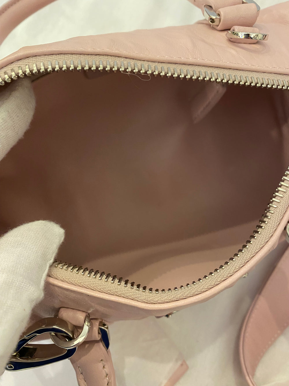 Pre Loved Prada Re-edition 2002 Leather Bag in Alabaster (NEW)