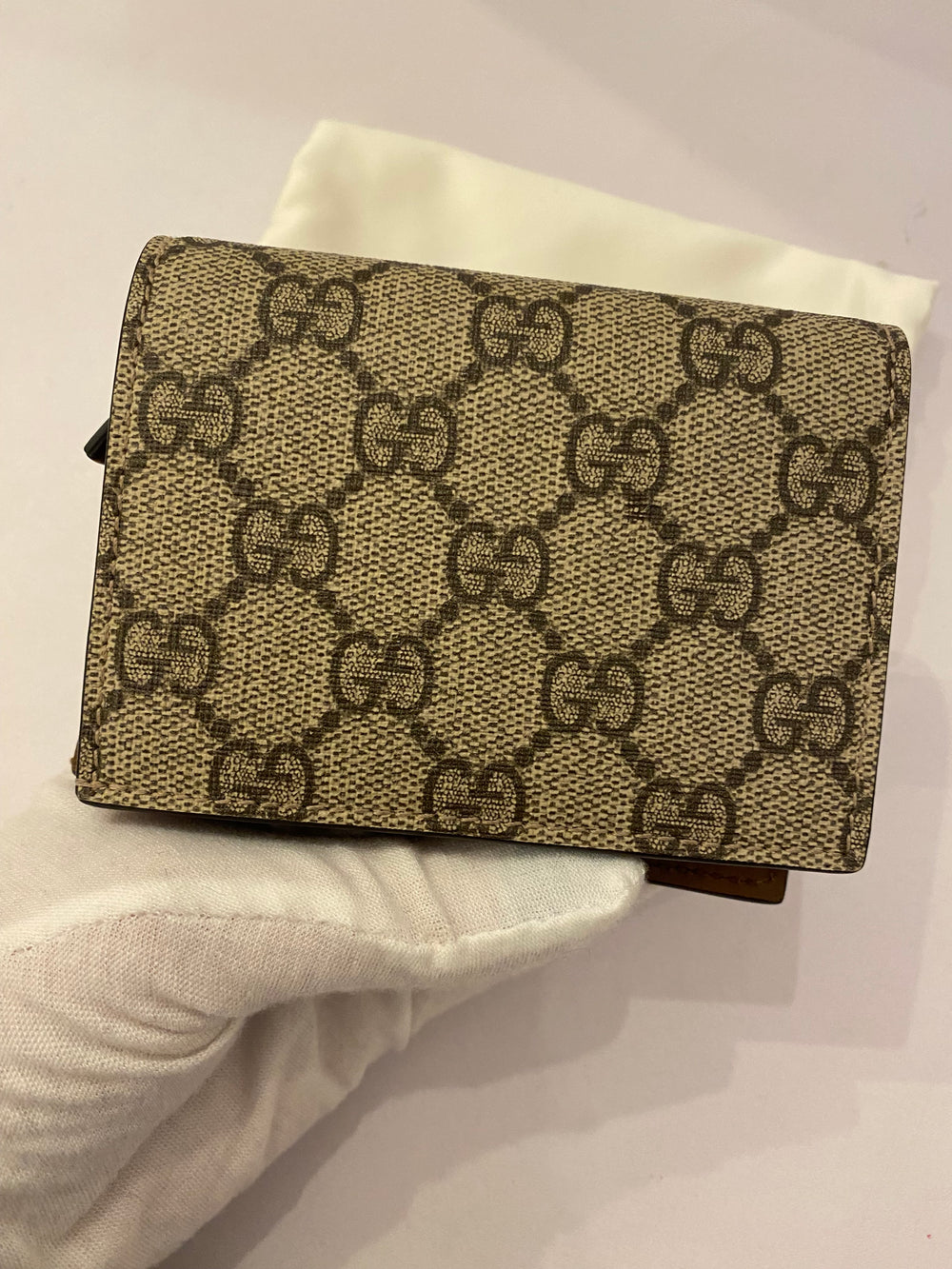 Pre Loved Gucci GG Supreme Bee Embroidered Wallet (excellent)