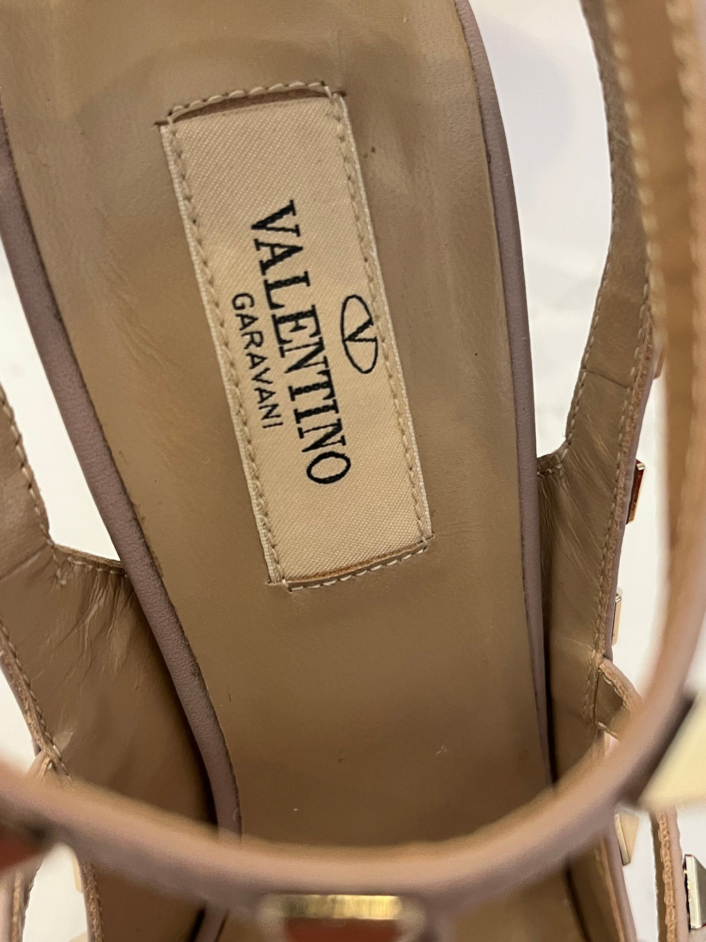 Pre Loved Valentino Garavani Poudre Rock Stud Heels UK6 ** reserved NF **