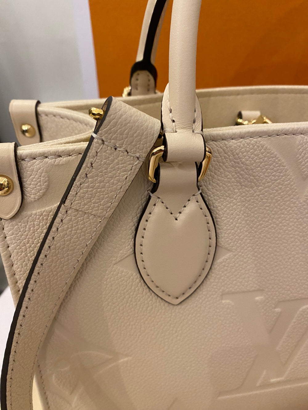 Pre Loved Louis Vuitton Cream On The Go PM Tote (as new)